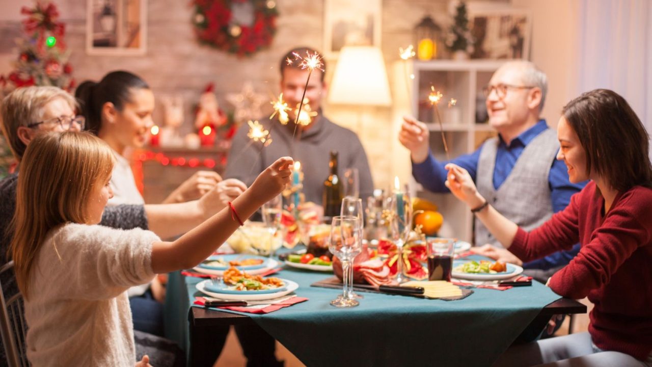 12 TIPS; HOE OVERLEEF JE DE FEESTDAGEN MET JE SAMENGESTELDE  GEZIN